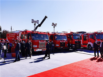 占據消防展半壁江山,中國重汽用實力詮釋高端重卡